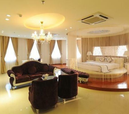 Ben Tre Viet Uc Hotel מראה חיצוני תמונה