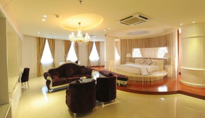 Ben Tre Viet Uc Hotel מראה חיצוני תמונה